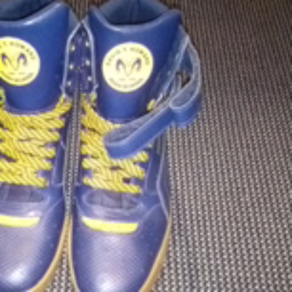 Sz 8 Puma contact David T. Howard - Picture 1 of 2